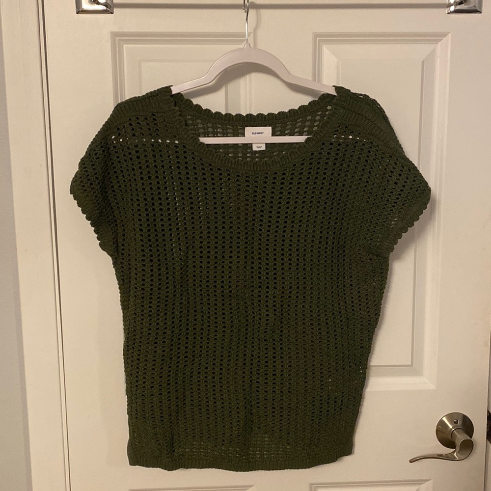 Old navy knit top. Size medium.